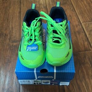 13 memory foam Sketcher sneakers. New in box. lime green/blue
